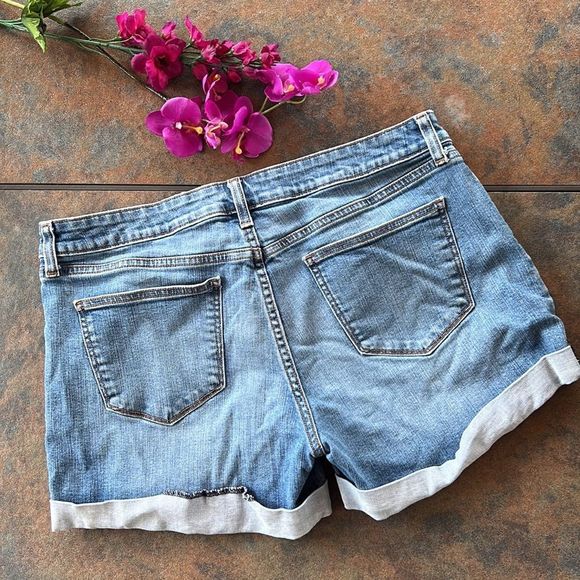 light denim shorts - Picture 6 of 6